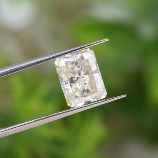 Loose Moissanite Off White Clean Radiant Cut 7.00 x 5.00 MM